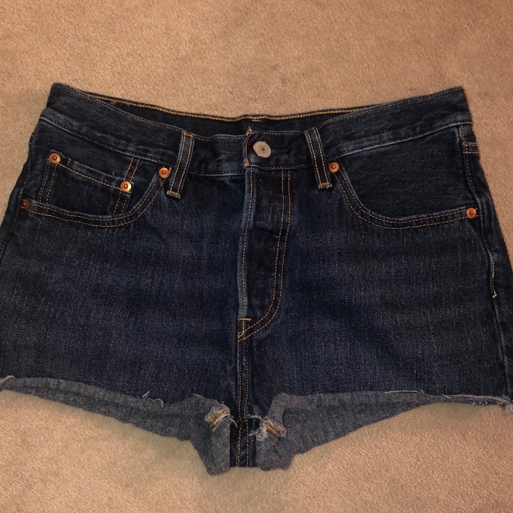 Levi jean short size 28